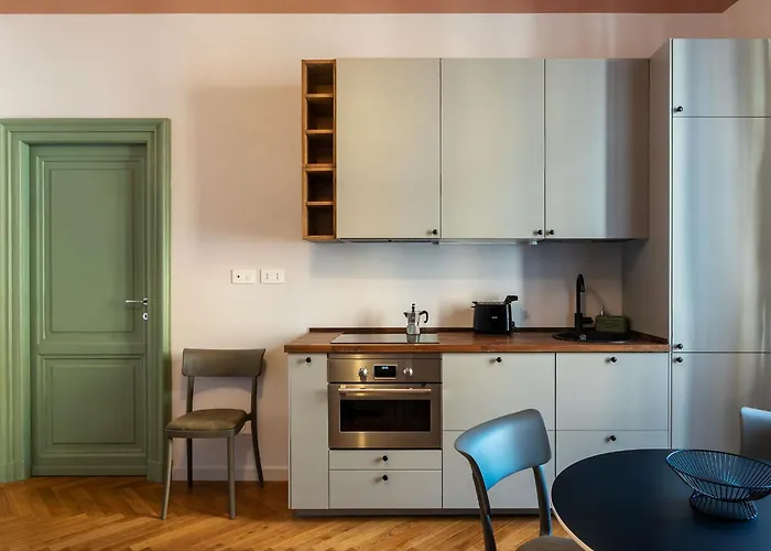 Guesthost - Rione Prati Apartment *